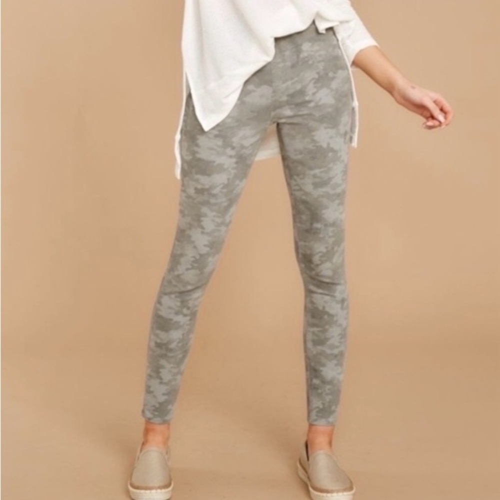 New! SPANX Jean-ish Camo Leggings M